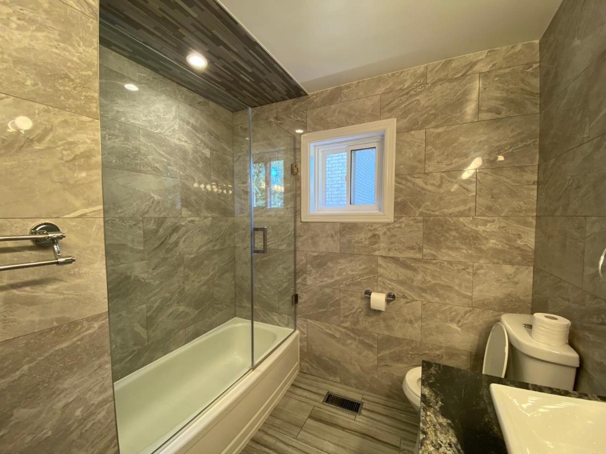 Yonge And Finch Subway !L Spacious & Bright Private Bedroom With Shared Amenties Toronto Exteriér fotografie