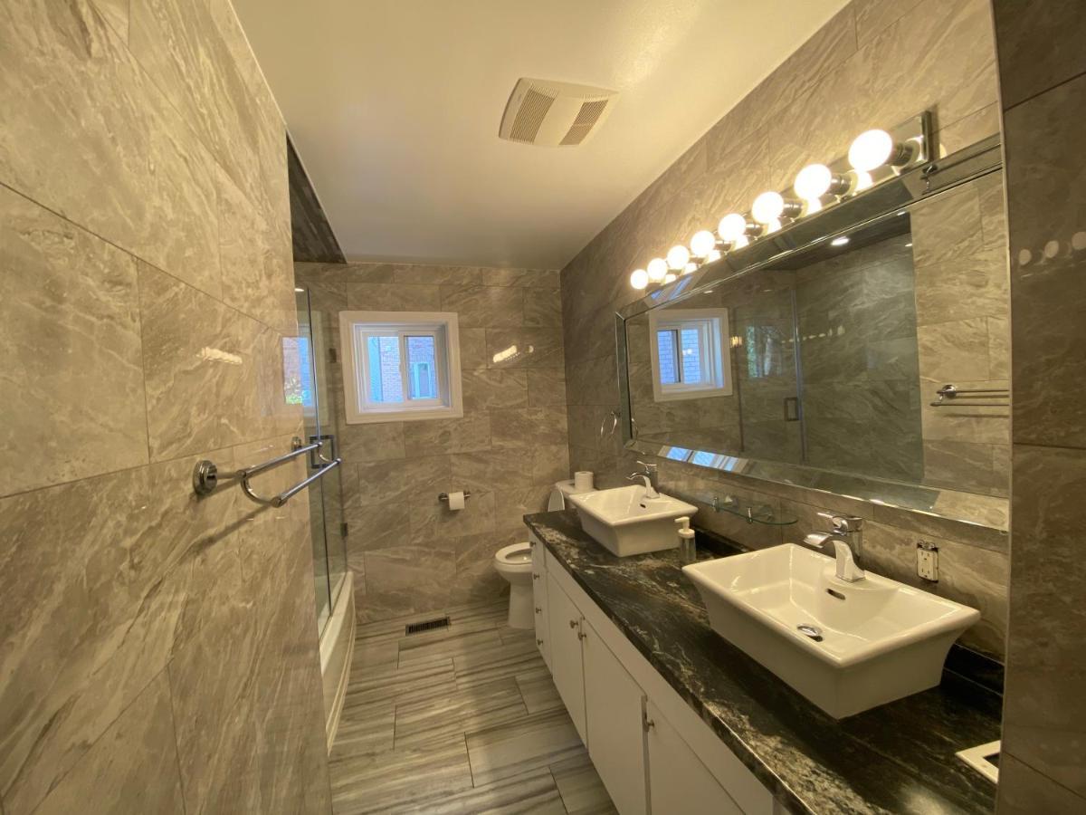 Yonge And Finch Subway !L Spacious & Bright Private Bedroom With Shared Amenties Toronto Exteriér fotografie