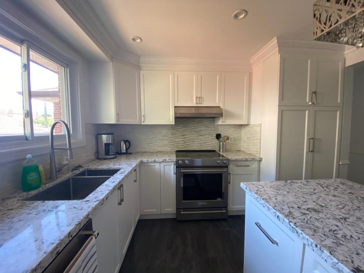 Yonge And Finch Subway !L Spacious & Bright Private Bedroom With Shared Amenties Toronto Exteriér fotografie