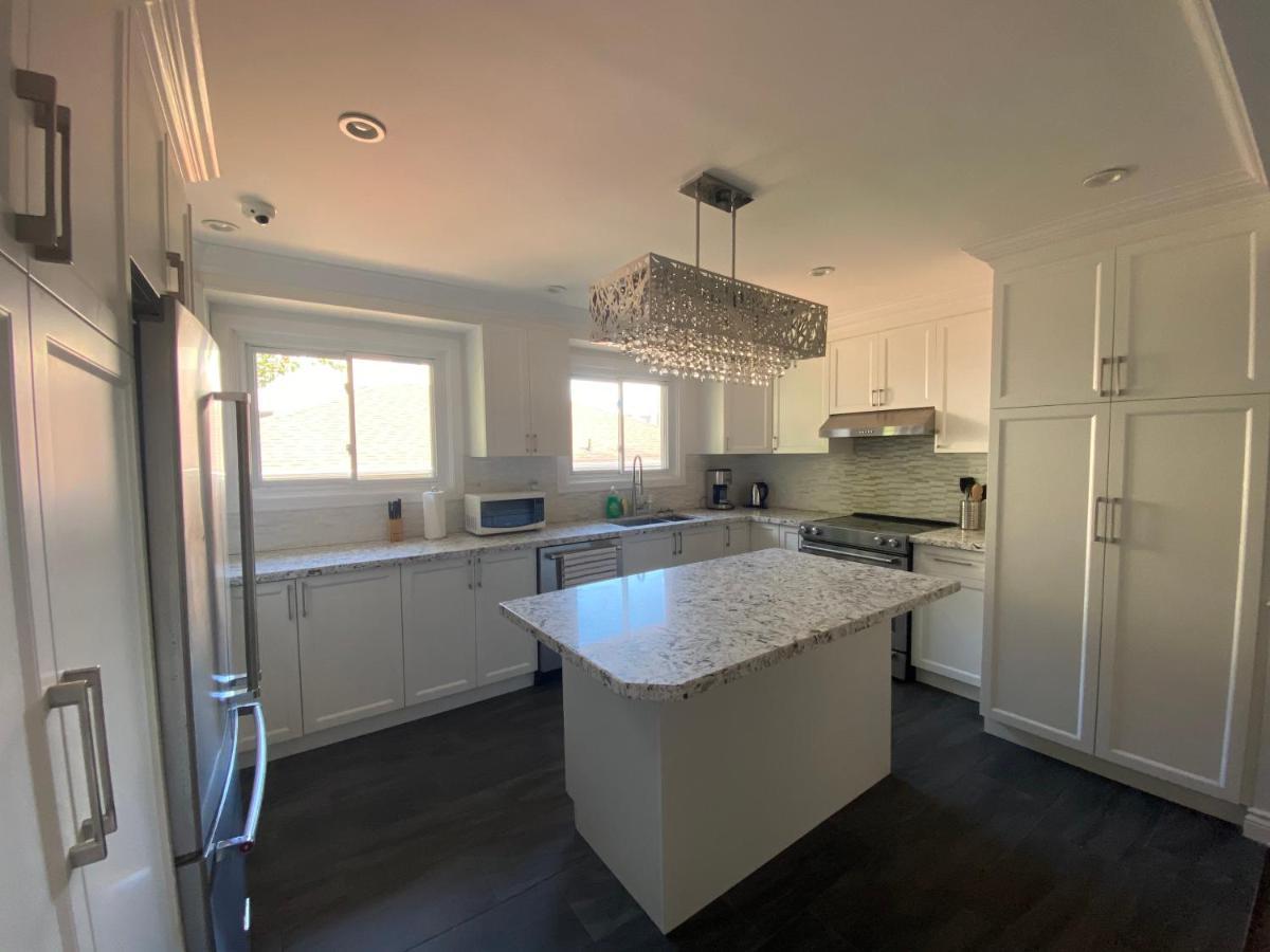 Yonge And Finch Subway !L Spacious & Bright Private Bedroom With Shared Amenties Toronto Exteriér fotografie
